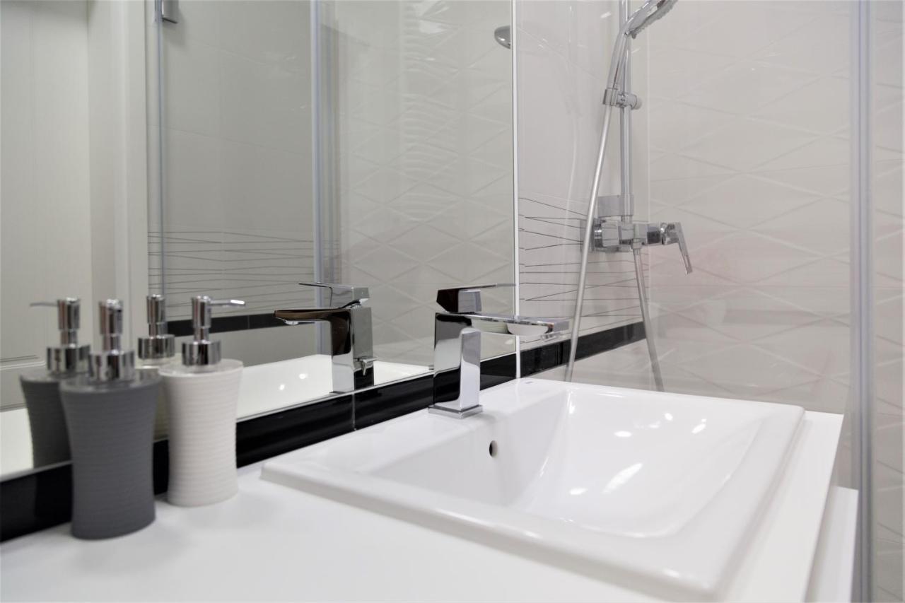 Exclusive 2br! In Center +netflix +gym *