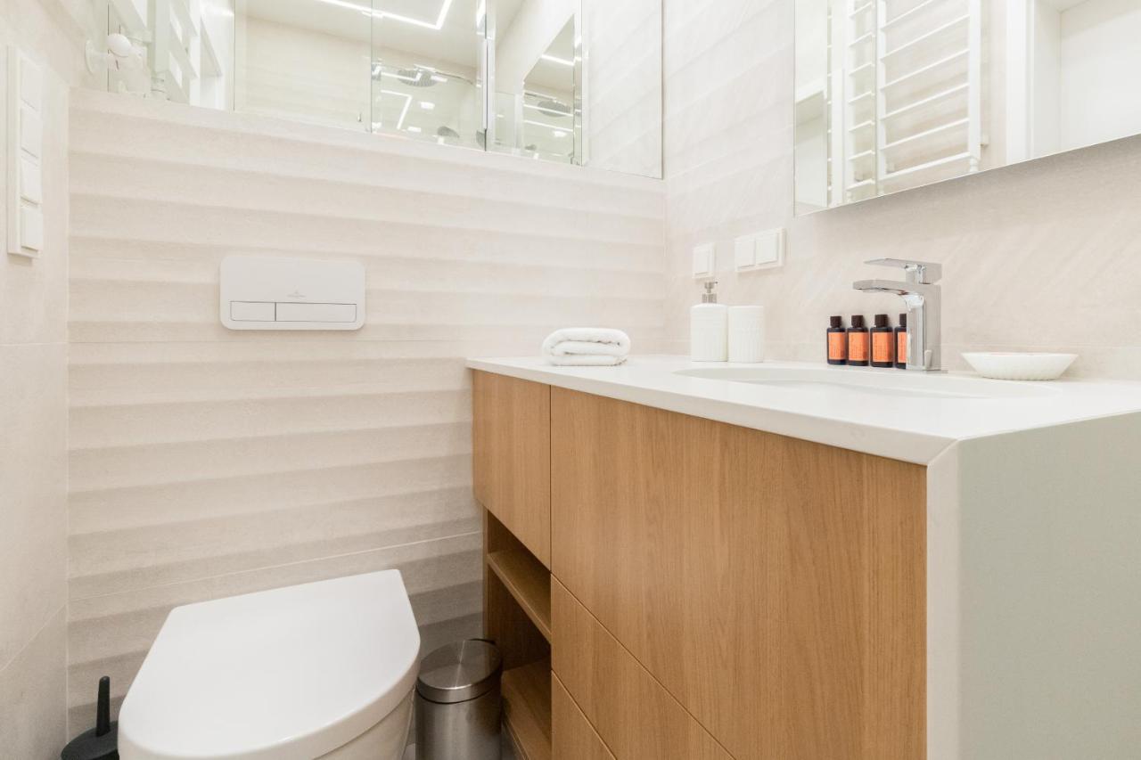 Aparthotel Mennica - Center By Renters Warschau