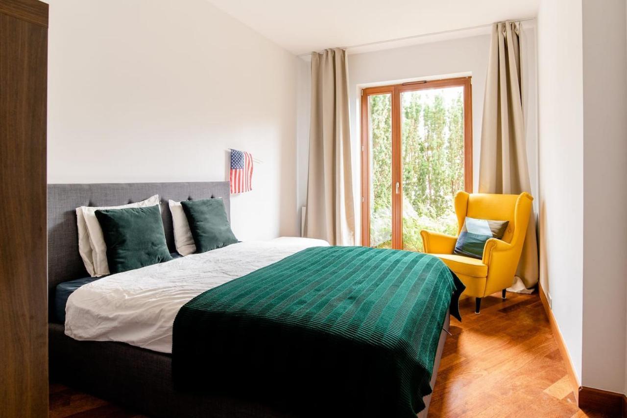 Mokotow, With Terrace, Greenery And Near The Airport! Warsaw