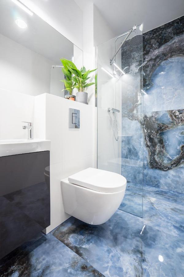 Oomph Luxurious Air-conditioned With Balcony Căn hộ Warsaw