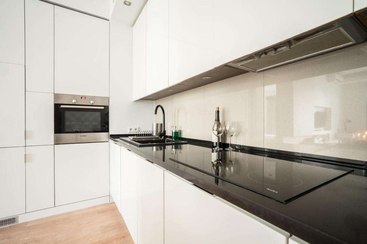 Oomph Luxurious Air-conditioned With Balcony Apartament