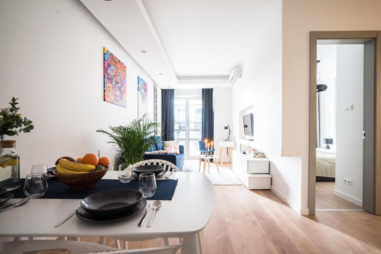 Oomph Luxurious Air-conditioned With Balcony * Warsaw