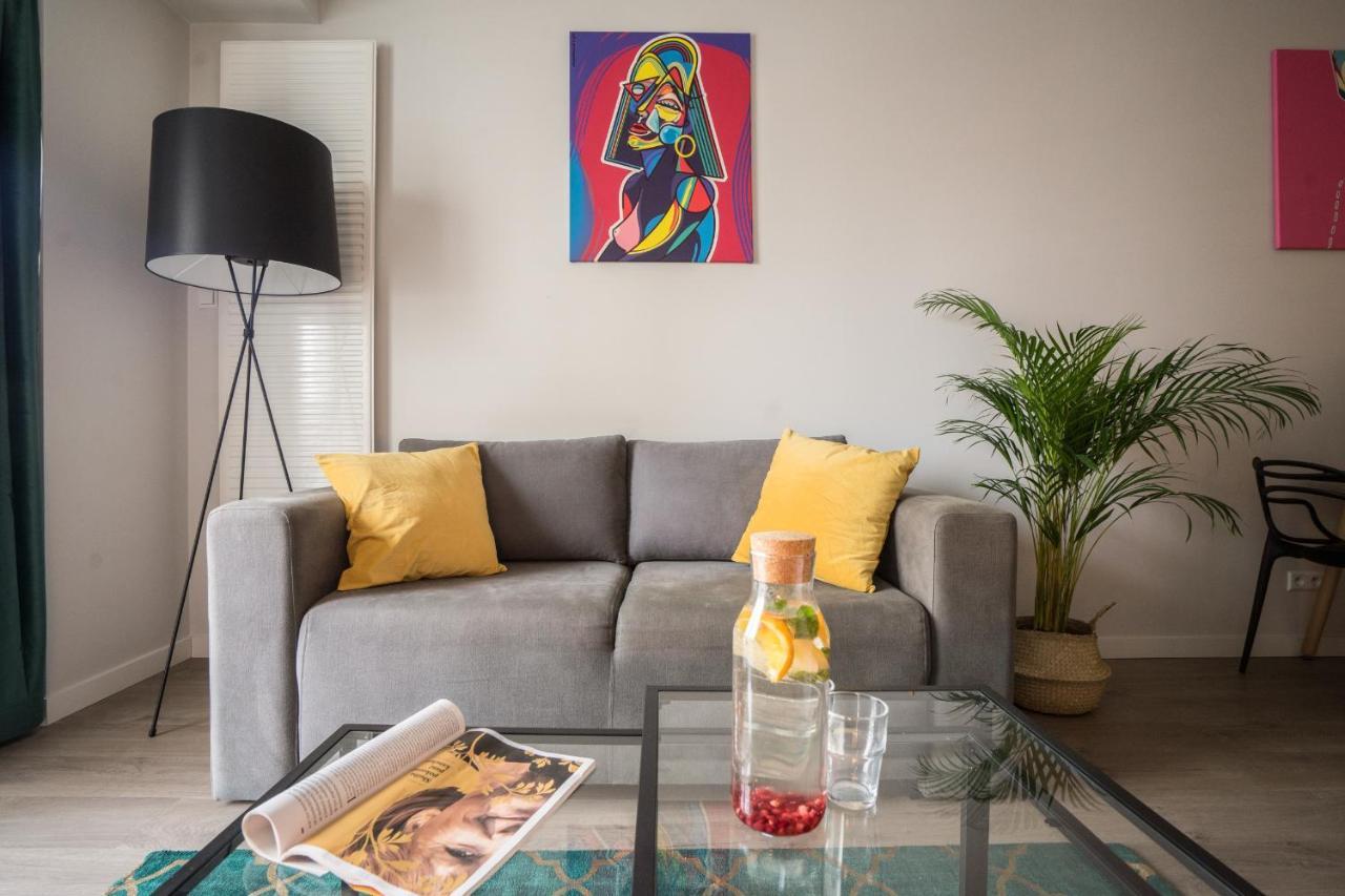 Căn hộ Oomph Luxurious Air-conditioned With Balcony Warsaw