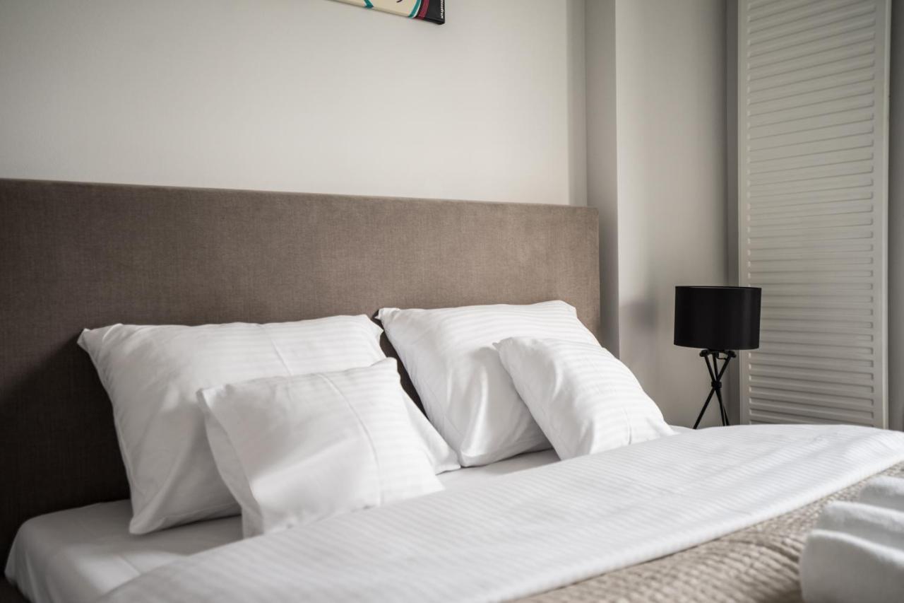 Oomph Luxurious Air-conditioned With Balcony Apartament