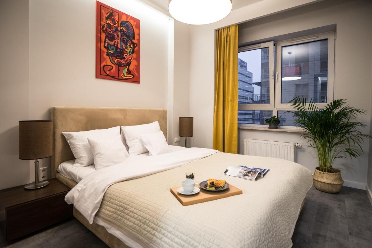 Oomph Luxurious Air-conditioned With Balcony Warsaw