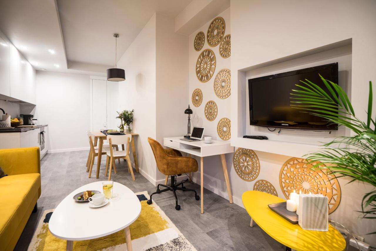 Oomph Luxurious Air-conditioned With Balcony Căn hộ