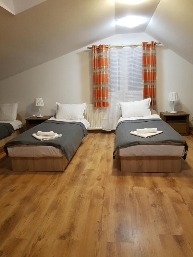 Mleczna - Metro Zacisze Albergue Varsóvia