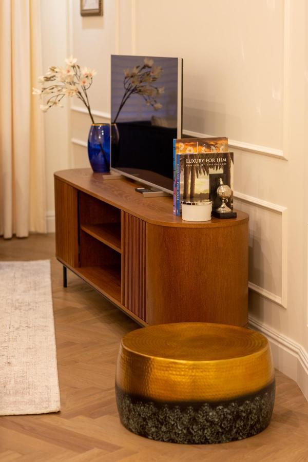 Apartment Royal Kopernika By Renters Prestige Warsaw