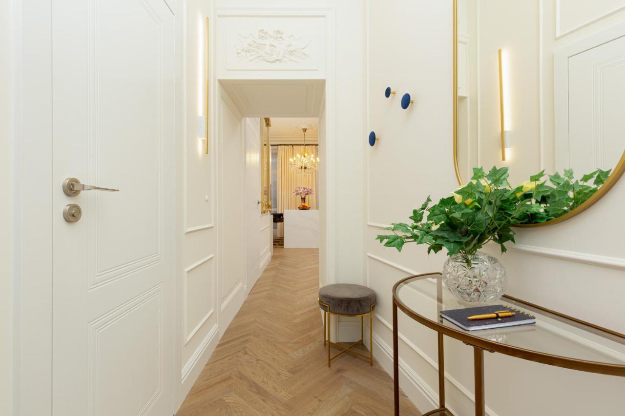 Royal Kopernika By Renters Prestige Apartment