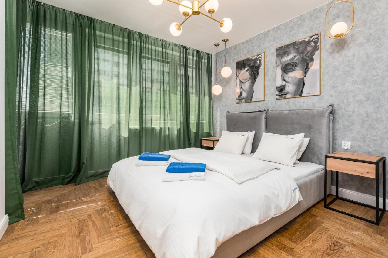 One By Your Freedom Apartment