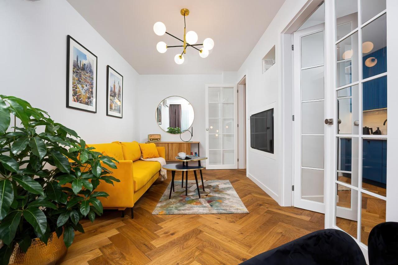 Sienna 65 Premium With Parking In By Renters Prestige Apartament