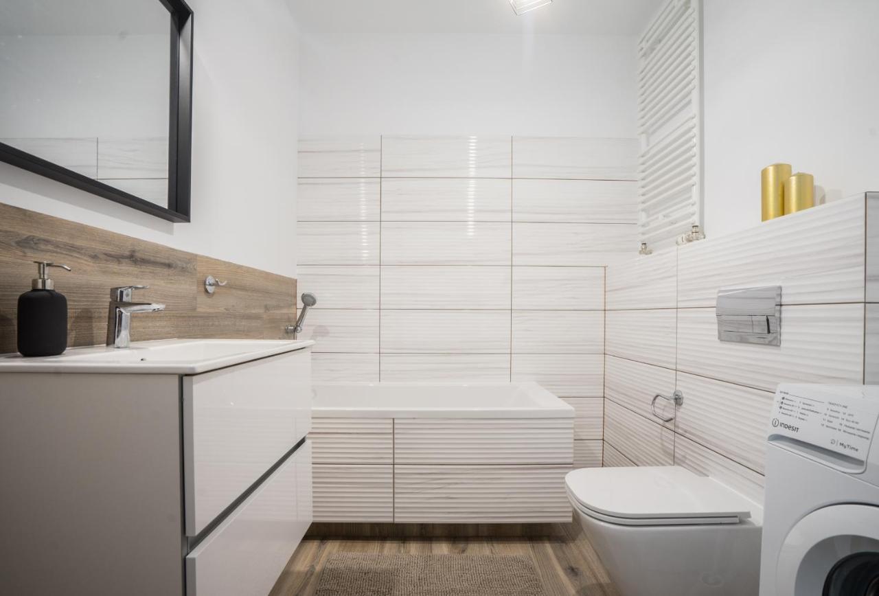 Bizapartments - Modern Flats With Parking * Warsaw