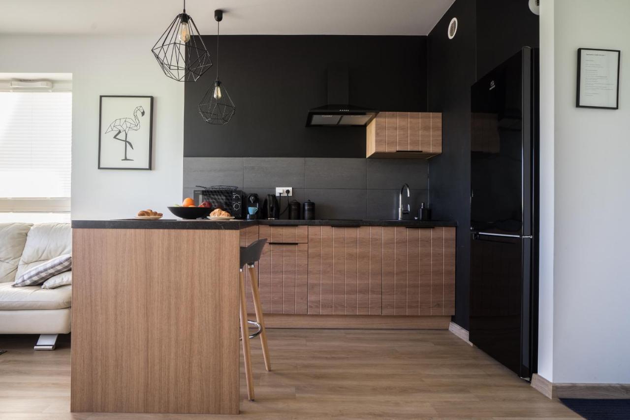Bizapartments - Modern Flats With Parking Apartment