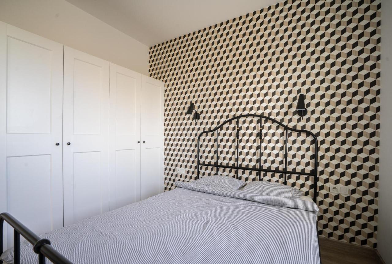 Bizapartments - Modern Flats With Parking Apartment *