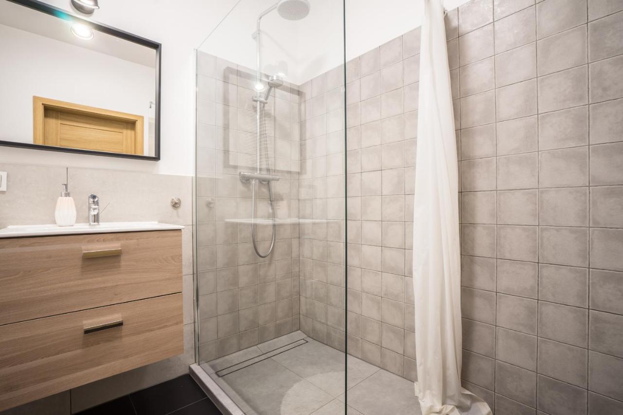 Bizapartments - Modern Flats With Parking *