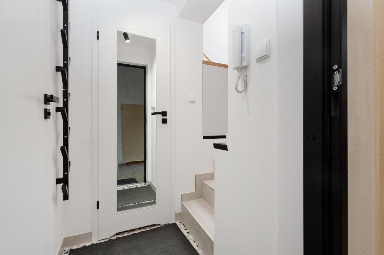 Center Mezzanine Chmielna By Renters Warszawa