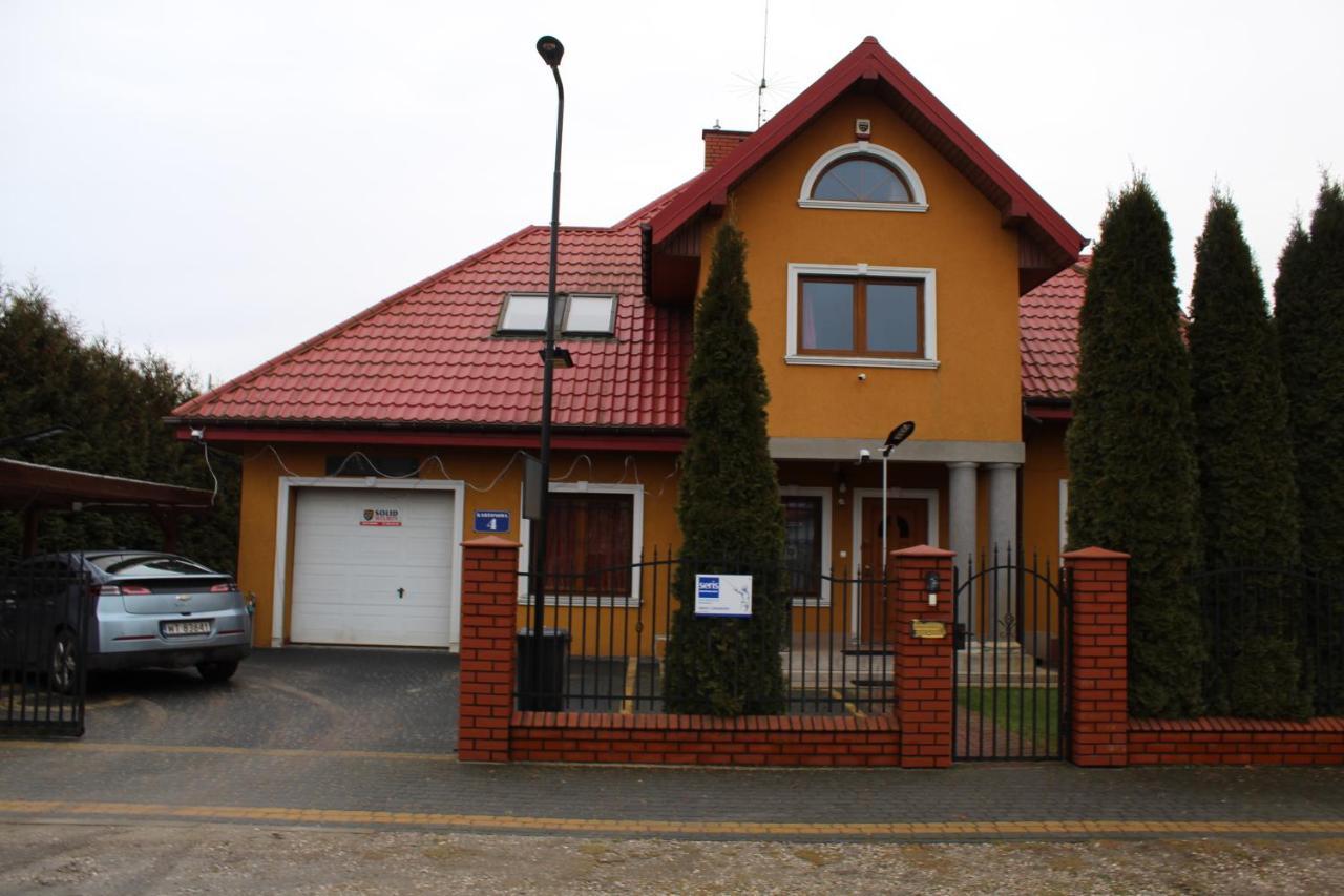 Dworek W Zieleni Homestay Warsaw