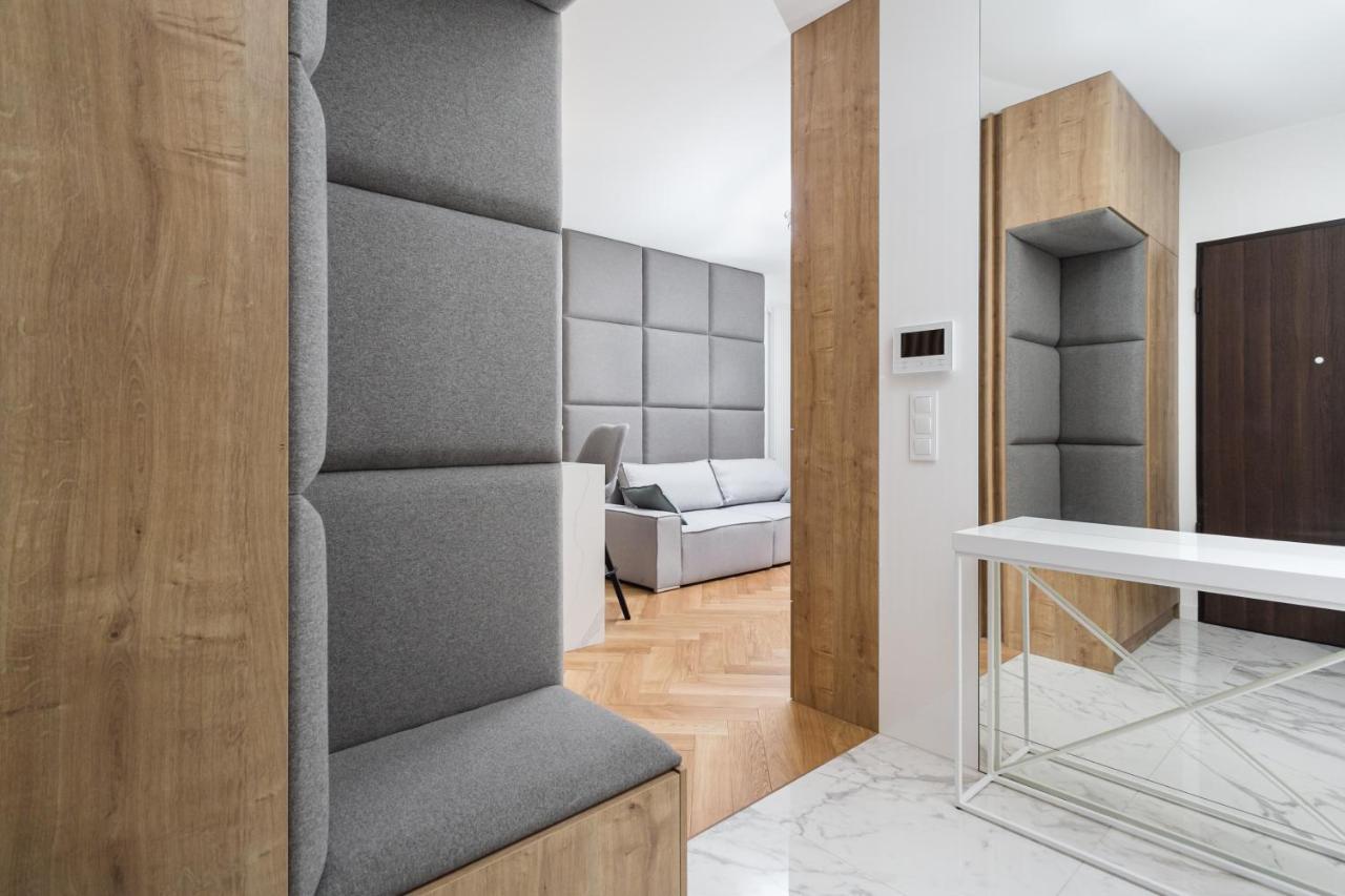Luxury Mennica - Golden - Center *