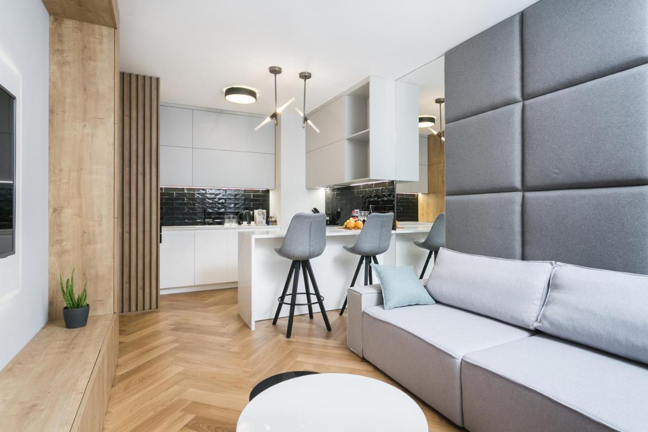 Luxury Mennica - Golden - Center * Warsaw