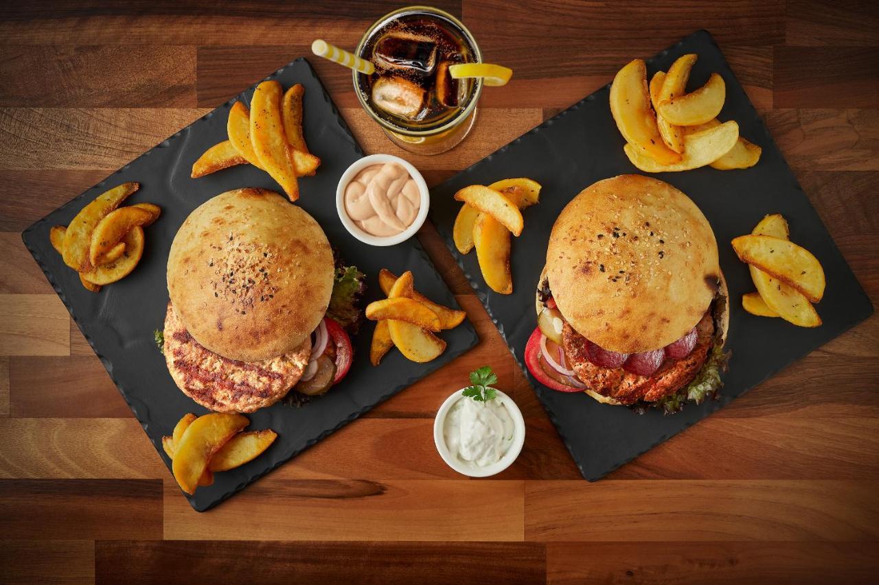 Lezzet Hotel&turkish Restaurant *