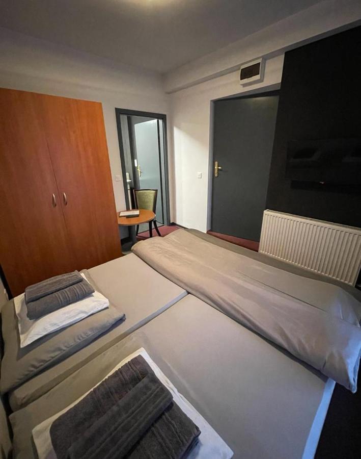 Kaskada Lomianska 33 Homestay Warsaw