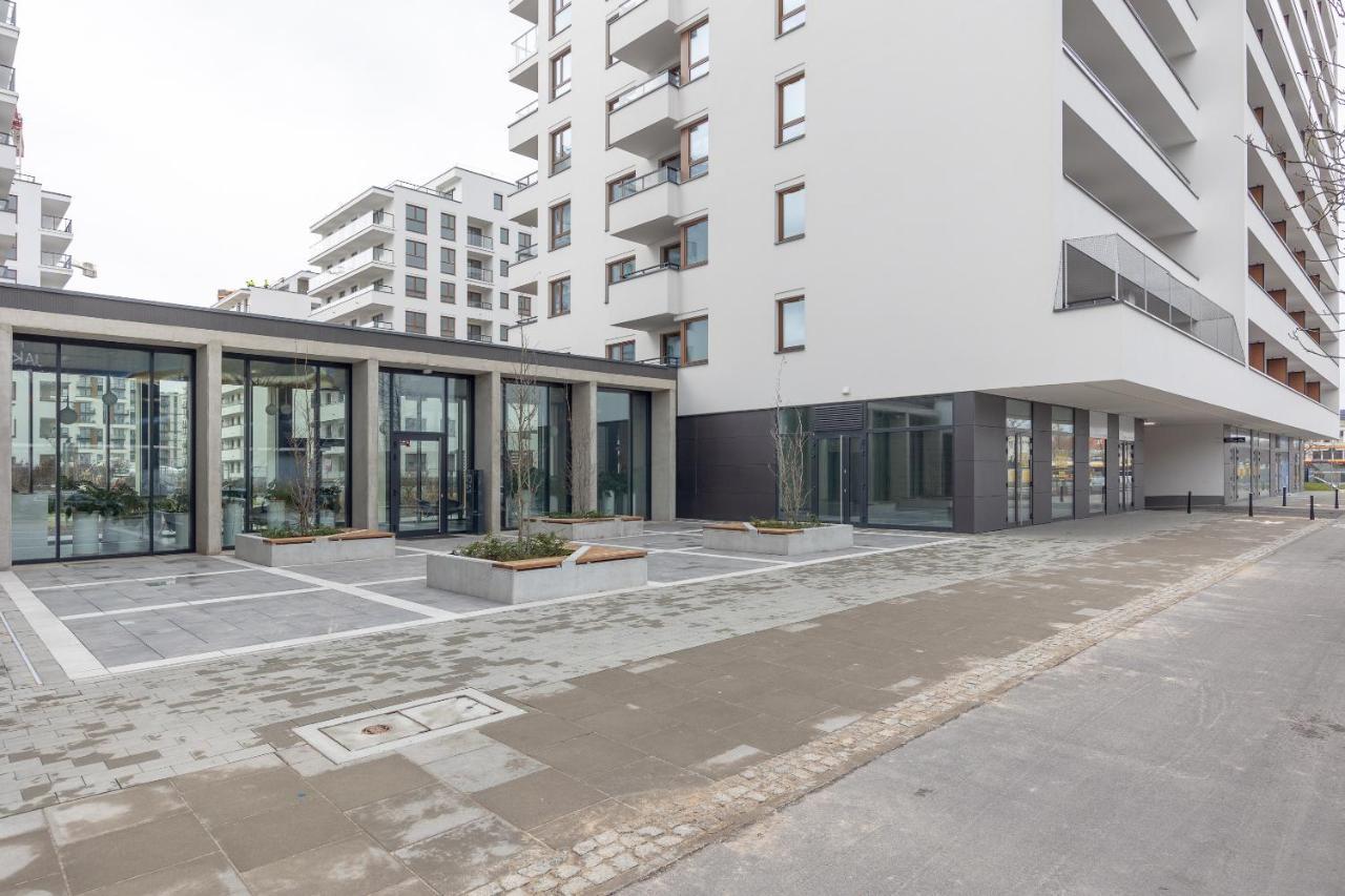 Brand New Business Apartment *