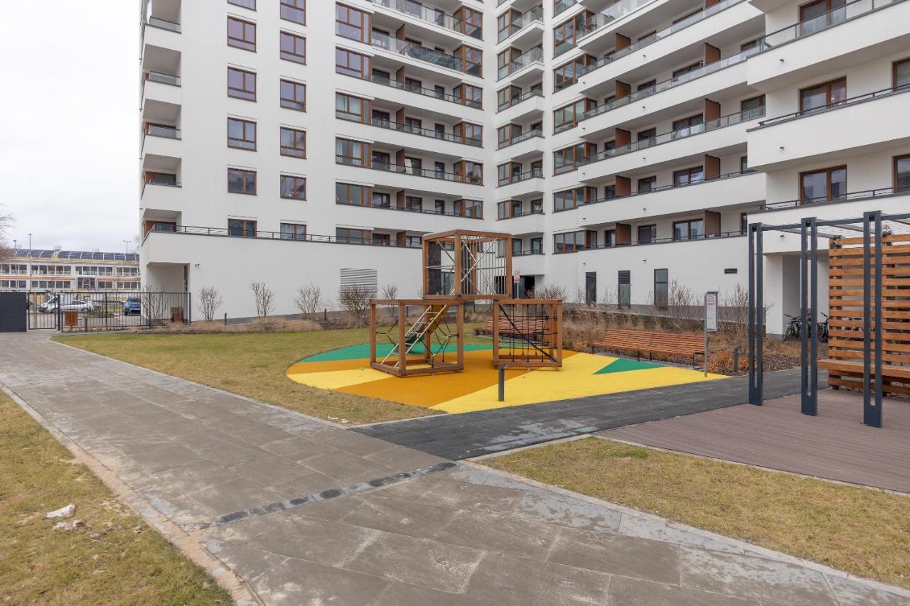 Brand New Business Apartment *