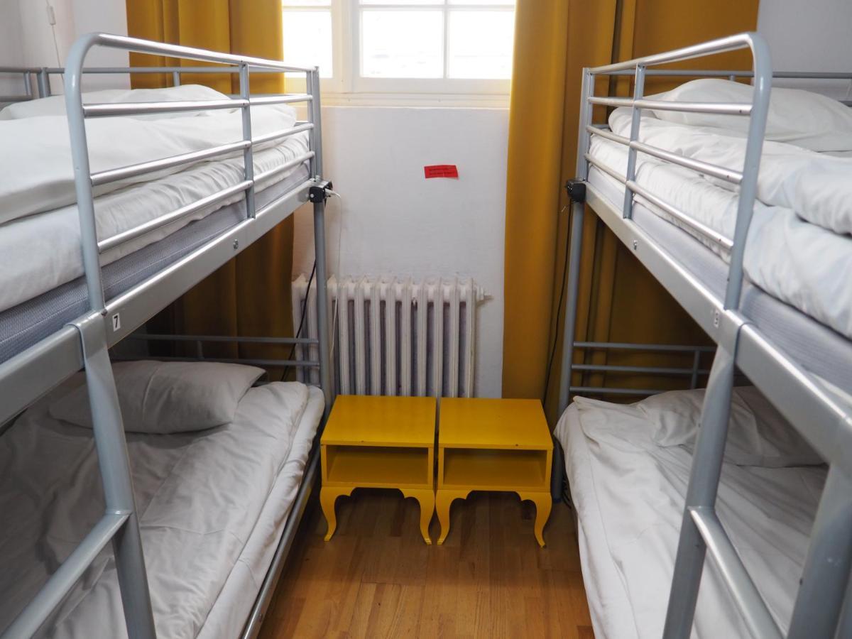 Hostel New World St And Private *