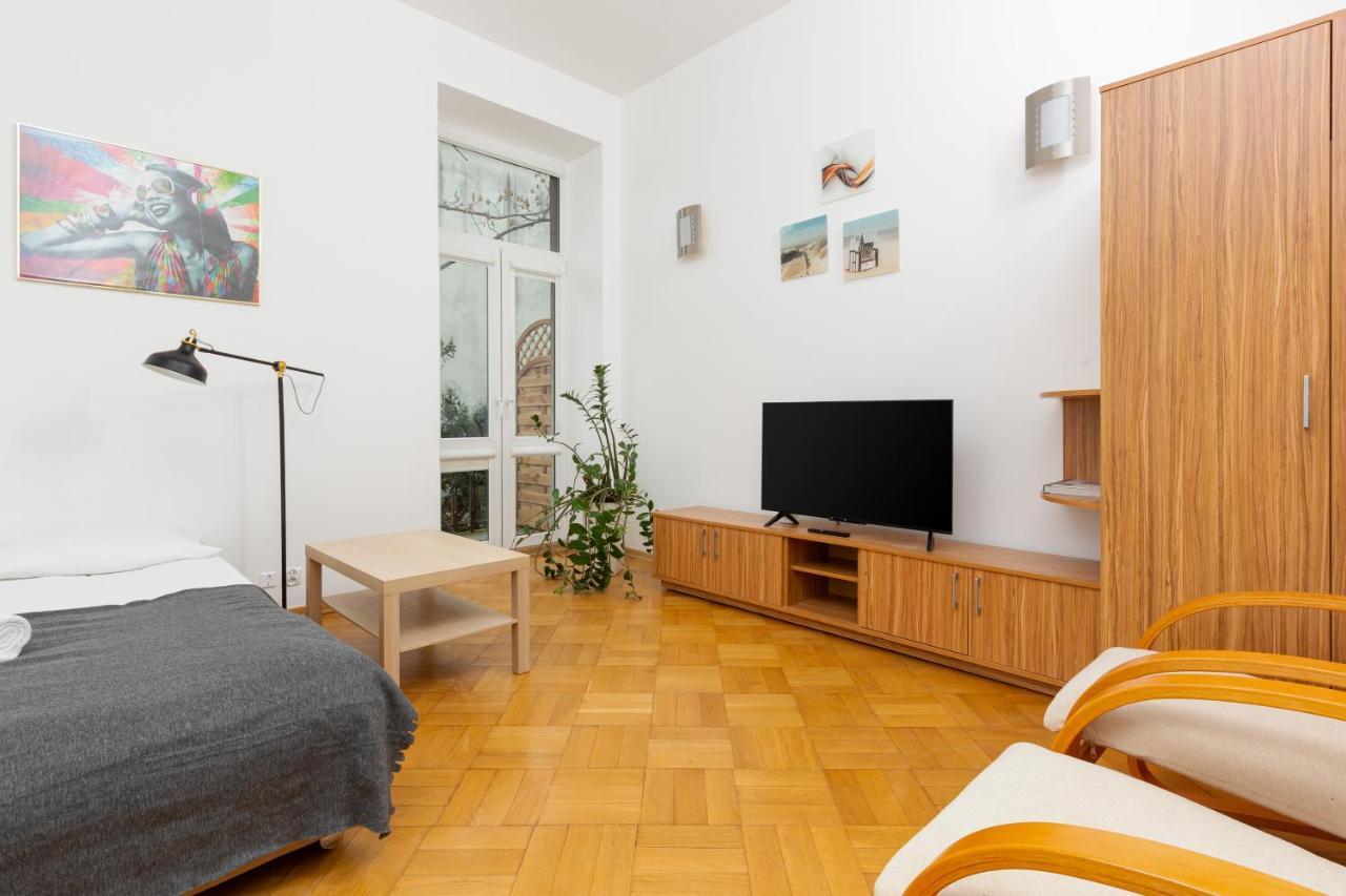 Apartment Downtown By The Park By Renters