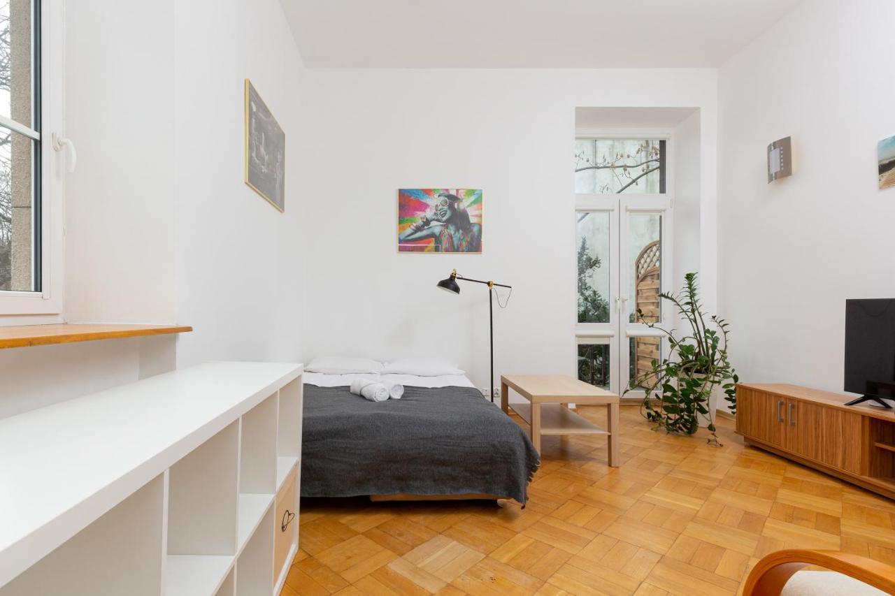 Downtown By The Park By Renters Apartment