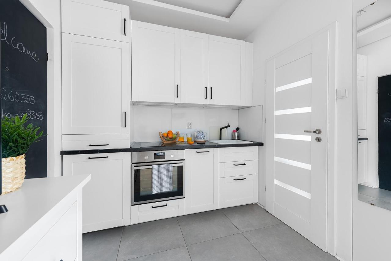 Marszalkowska 83 - Bezplatny Parking - Free Parking - W Pelni Wyposazona Kuchnia - 500m Do Dworca Centralnego - Okna Od Strony Dziedzinca - Wifi - Smart Tv Apartment