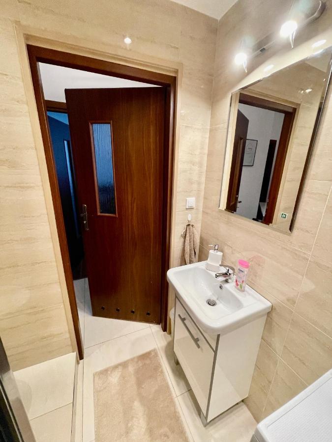 Apartamento Diamond Metro Wifi 300 Mbs 70'tv Netflix Hbo Appletv+ Varsóvia