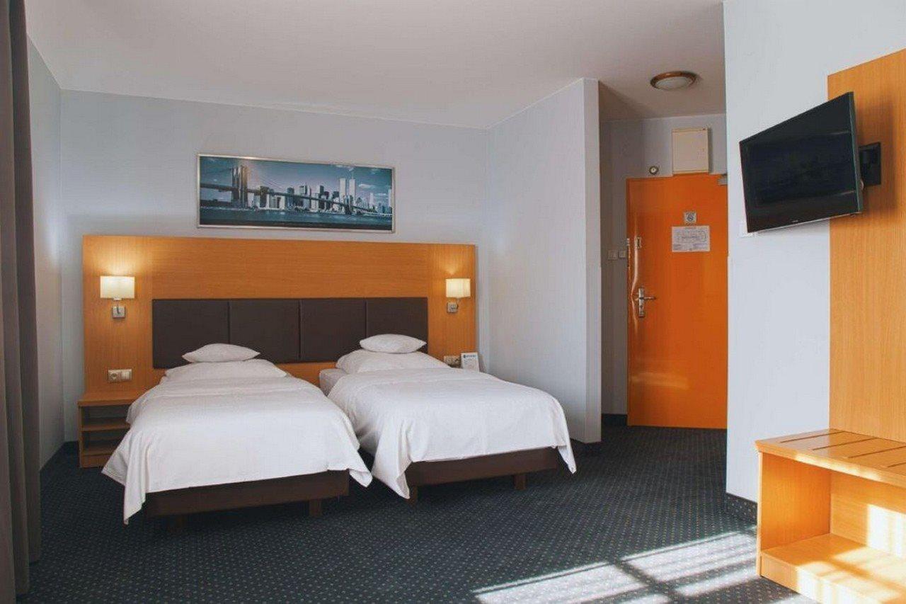 Hotel Poleczki Airport