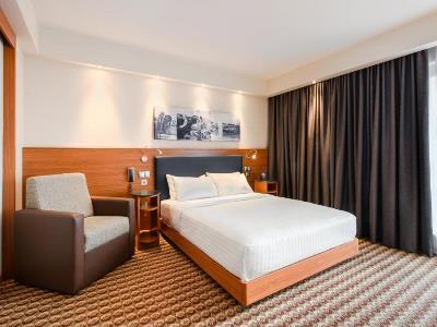 Hampton By Hilton Airport Hotel 3*