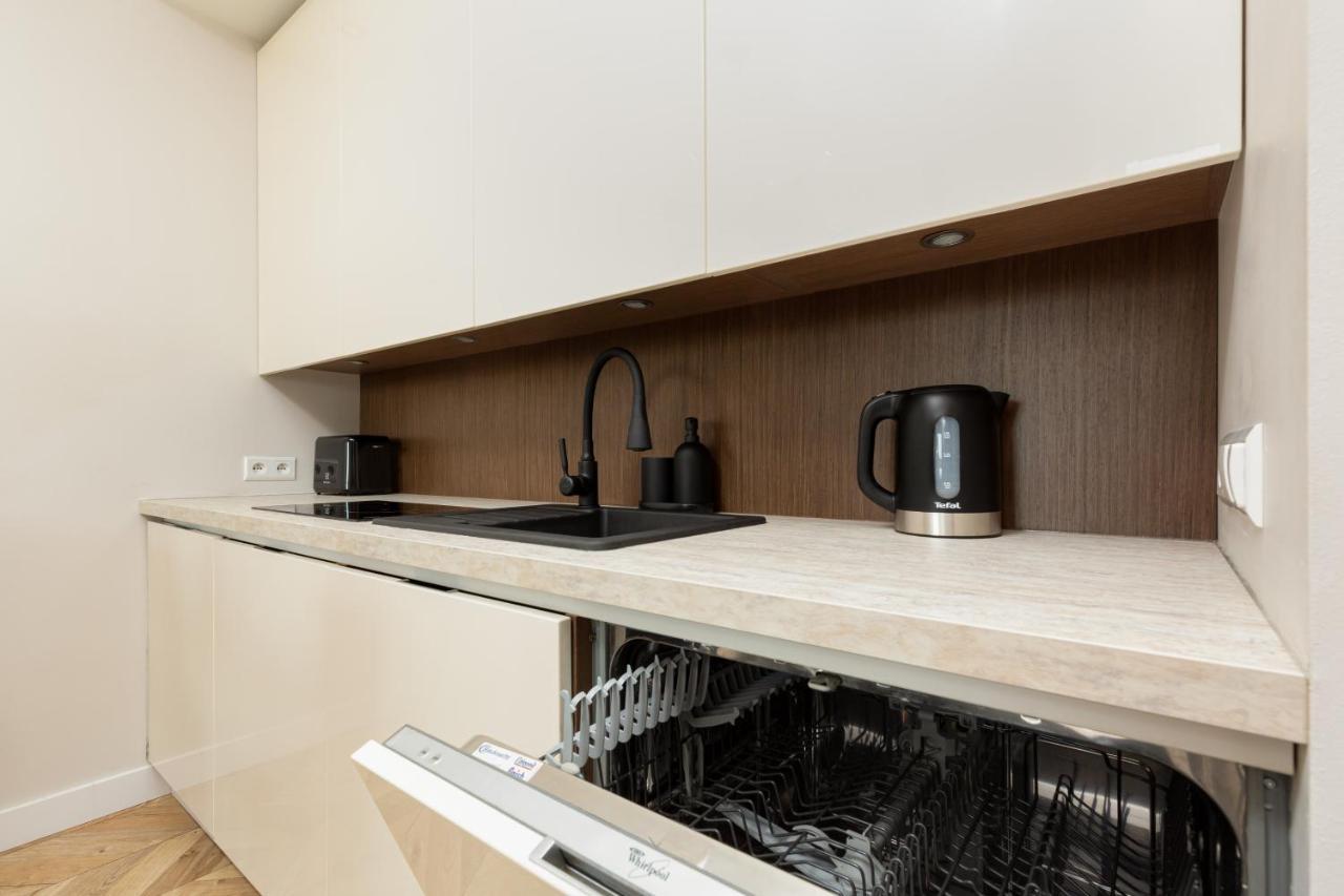 Platinum Towers With Parking By Renters Prestige