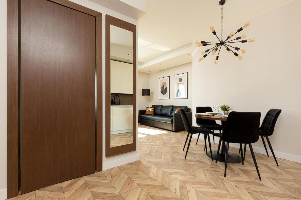 Platinum Towers With Parking By Renters Prestige Apartment