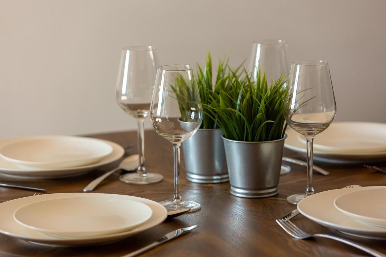 Apartment Platinum Towers With Parking By Renters Prestige