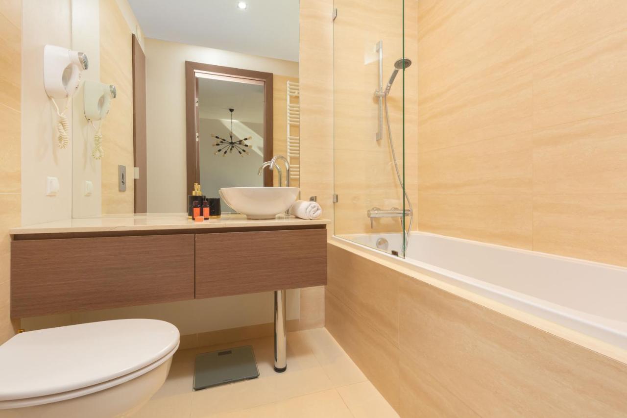 Platinum Towers With Parking By Renters Prestige *