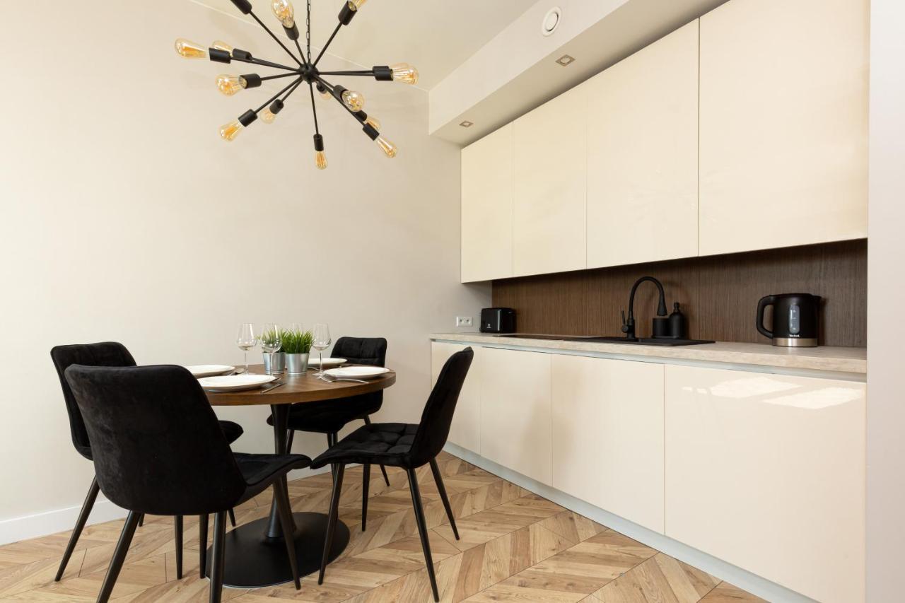 Platinum Towers With Parking By Renters Prestige Apartment Warschau