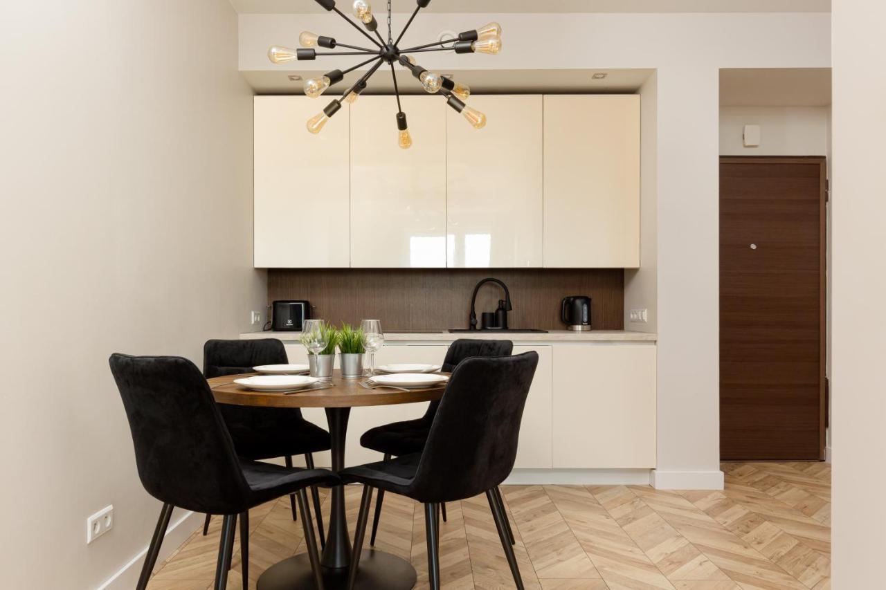 Platinum Towers With Parking By Renters Prestige Apartment