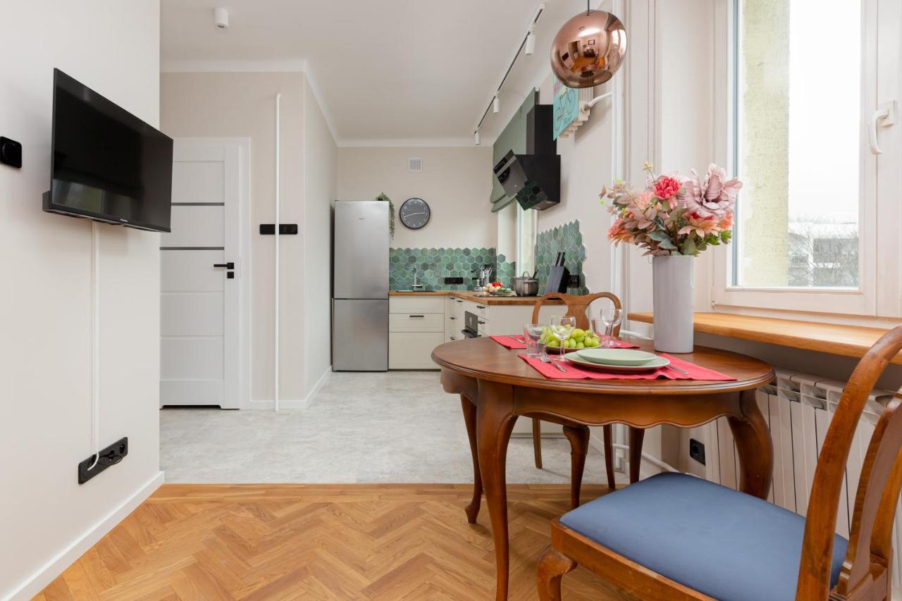 Apartamento Wiktorska By Renters Varsóvia