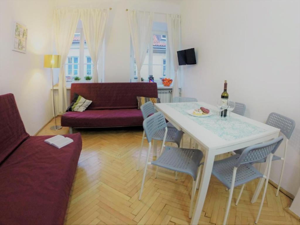 - Mi Old Town Swietojanska Apartment *