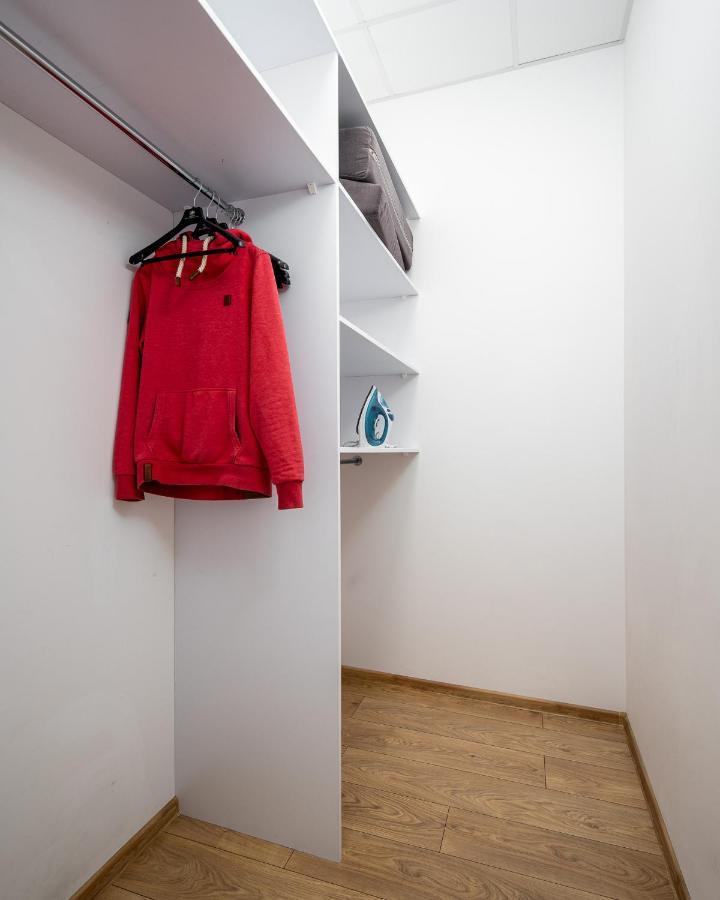 Aleje Jerozolimskie Street Apartment