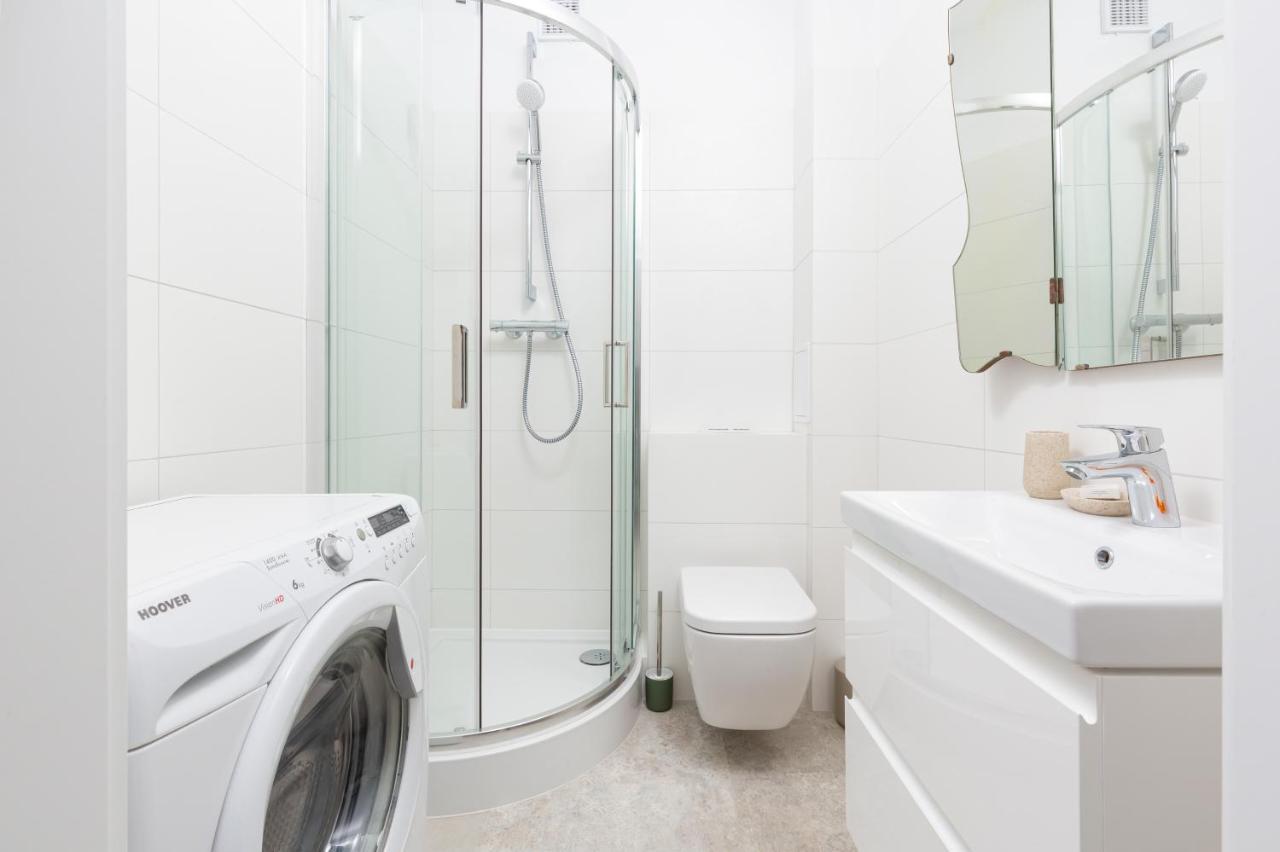 Apartment Wiktorska By Renters *