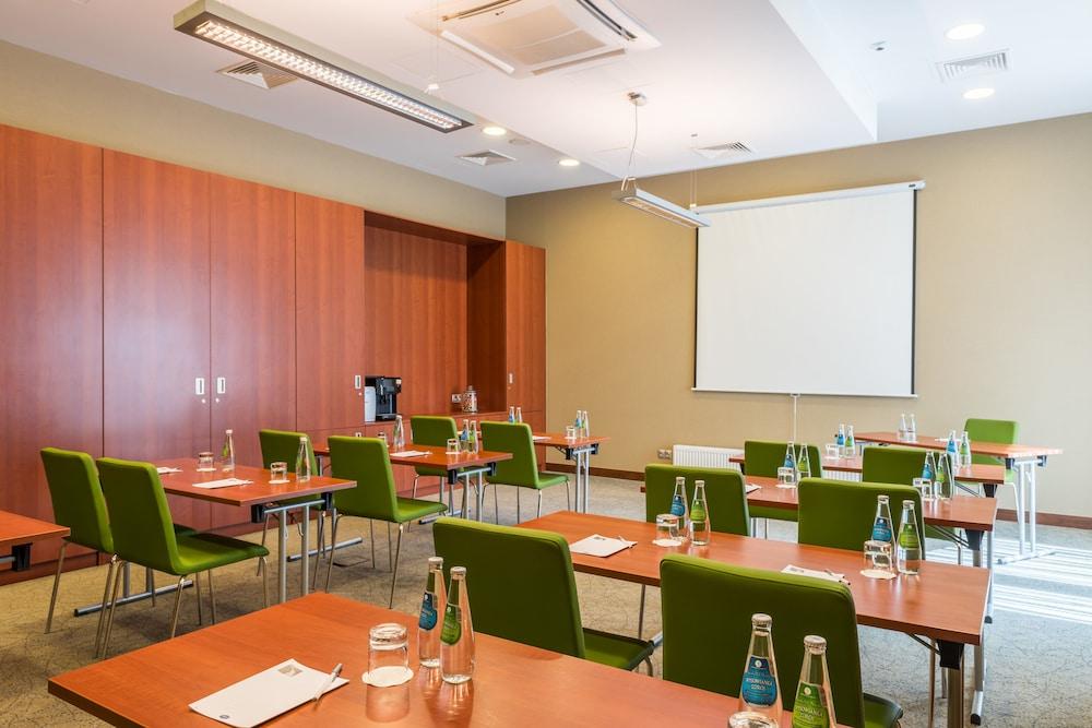 Hampton By Hilton Airport Hotel Warsaw