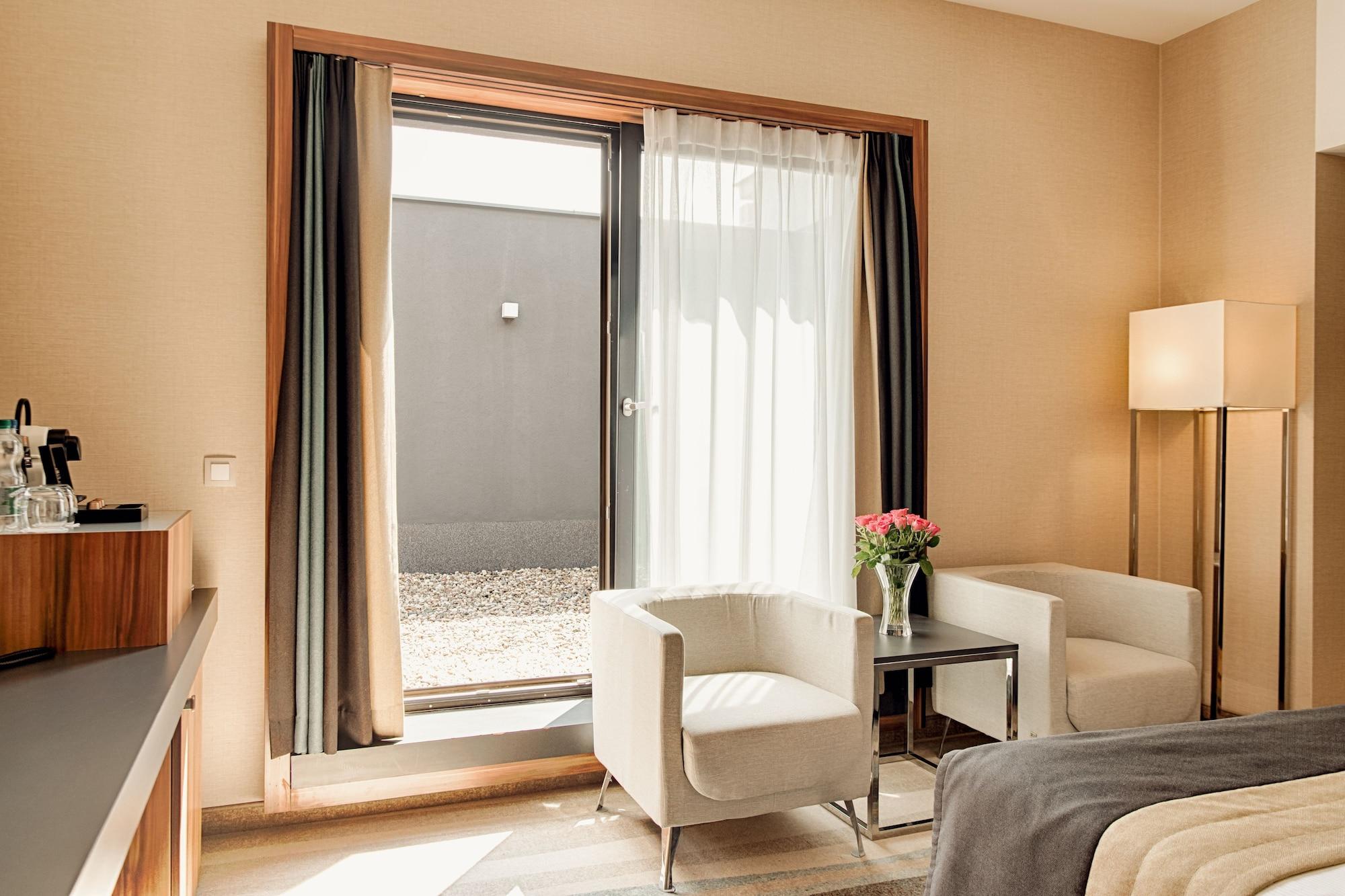 Plaza Hotel Warsaw