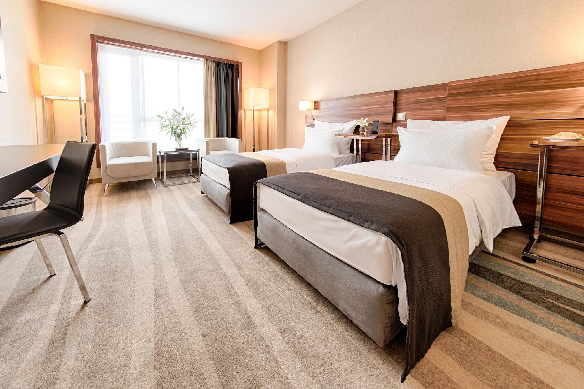 Plaza Hotel 4*