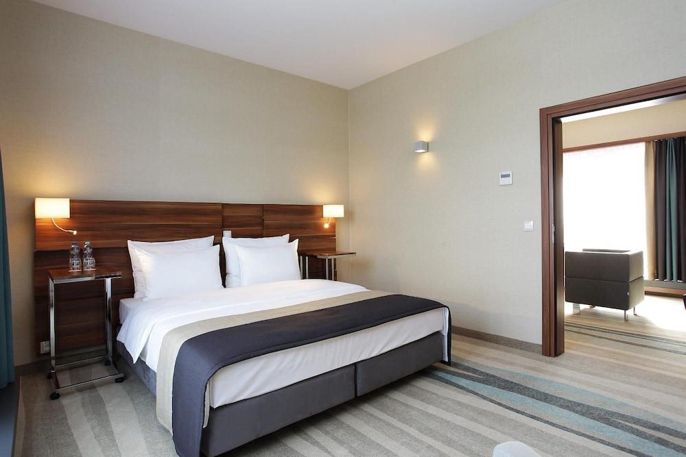 Plaza 4* Warsaw