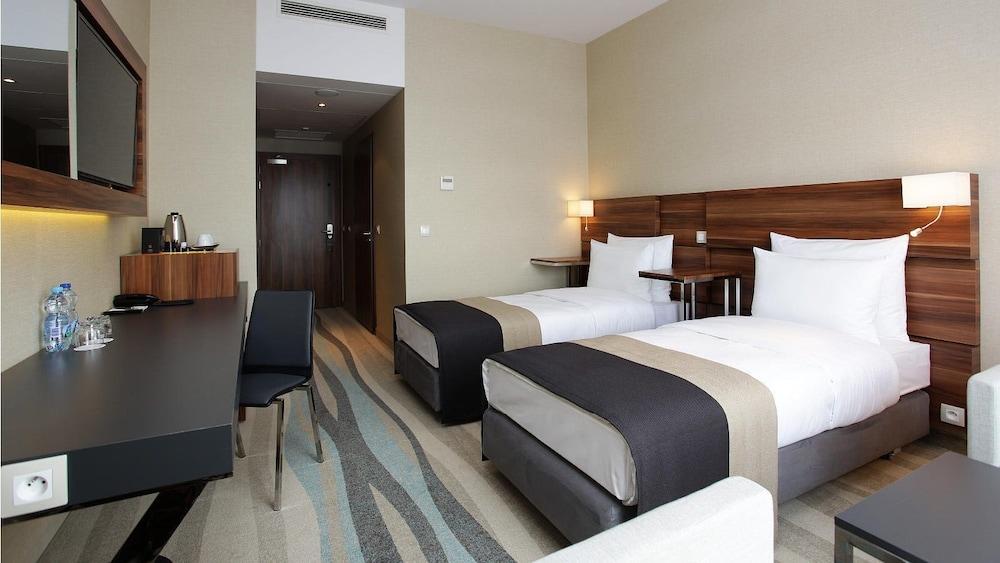 Plaza Hotel Warsaw