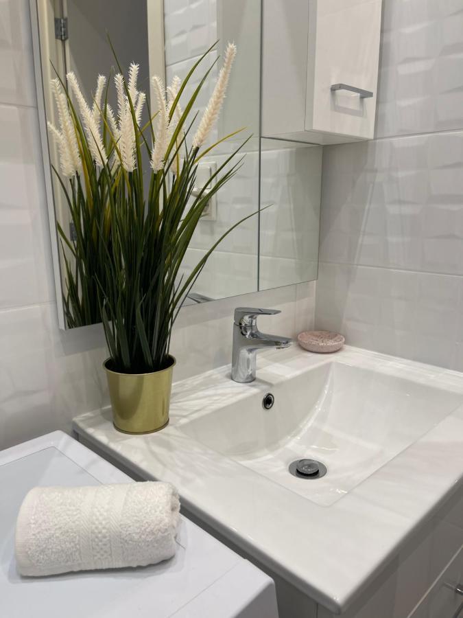 Apartment Wiejska 14: Smart Center Near Parliament Warsaw